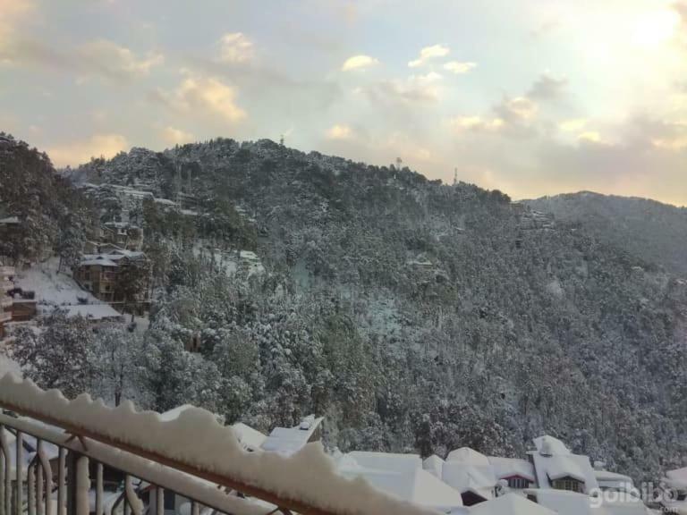 Hotel Basera Далхаузи Экстерьер фото