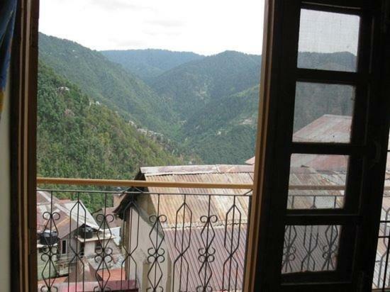 Hotel Basera Далхаузи Экстерьер фото